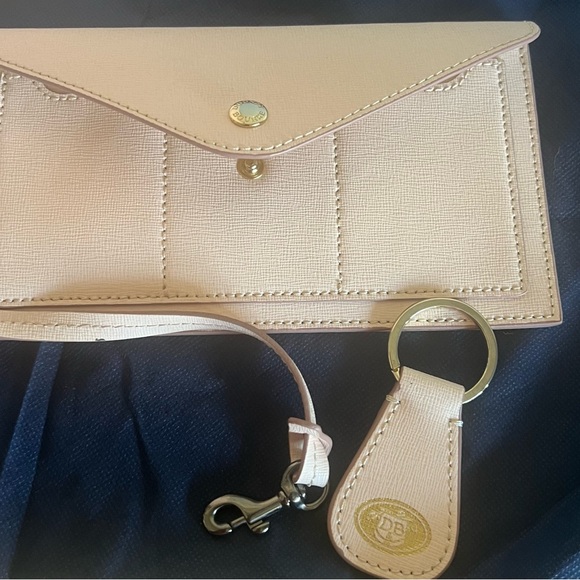 Dooney & Bourke Saffino Leather Bucket Bag with purse-let and key chain - Picture 13 of 14